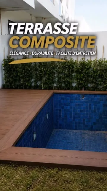 Terrasse composite autour d’un bassin, bordée de végétation