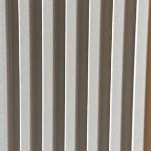 Bardage Mural PVC Slat Blanc Texturé — Slat Board KC-148-10 | 2900 × 159 × 10 mm